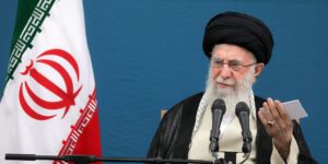 El líder supremo de Irán afirma que «no hay obstáculos» para las negociaciones nucleares con Estados Unidos