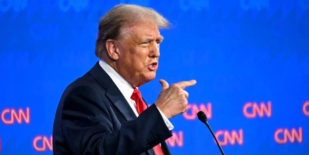Trump venderá por trozos el traje del último debate electoral con Biden: «Es realmente algo único»