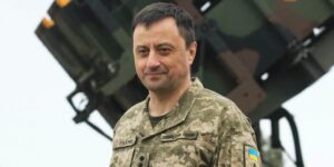 Zelenski destituye al comandante de la Fuerza Aérea de Ucrania tras la pérdida del primer F-16