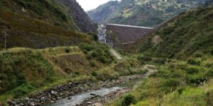 Apagones nocturnos de luz de ocho horas por la severa sequía en Ecuador