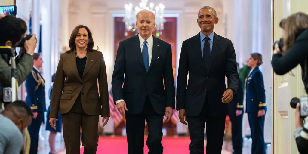 Cómo los Obama pilotaron la 'Operación Kamala' para echar a Biden