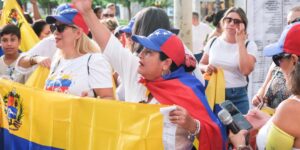 En directo. Concentración venezolana frente al Congreso