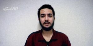 Hamás publica un vídeo del rehén israelí-estadounidense muerto en Gaza en el que pide ayuda a Joe Biden