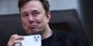 Musk se pregunta en su red social por qué no se intenta asesinar a Biden o Harris y después lo borra: «Era broma»