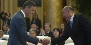 Sánchez inicia su visita a China con «voluntad constructiva de diálogo» pese a la tensión comercial