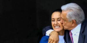 Sheinbaum comienza su mandato en México tutelada por López Obrador