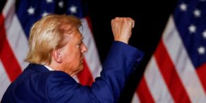 Trump, «a salvo» tras escuchar disparos en su club de golf, según su equipo de campaña