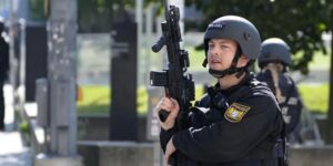Un hombre que disparaba con un rifle abatido ante el consulado de Israel en Múnich