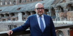 Una relación sentimental del ministro de Cultura italiano se convierte en caso político