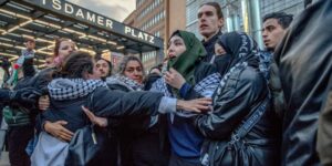 Varios manifestantes propalestinos pegan en Berlín una paliza a un periodista ﻿que informa sobre su radicalismo