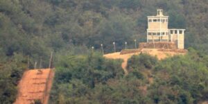 Corea del Norte da un paso más en la escalada belicista y dinamita las carreteras que conectan con su vecino del Sur