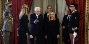 El presidente italiano, Sergio Matarella, firma el decreto de Meloni que confirma la lista de «países seguros»