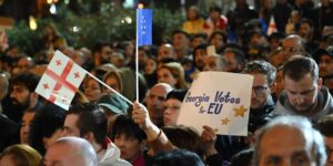La Comisión electoral de Georgia anuncia un recuento parcial de los votos tras las acusaciones de fraude en los comicios
