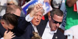 Pillan a Trump bromeando sobre la viuda del bombero muerto el día de su atentado