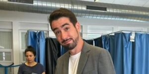 Pillan a un diputado francés comprando droga de diseño a un menor en el metro de París