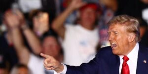 Trump escenifica en Butler la comunión total con sus seguidores: «Derramamos la sangre juntos»