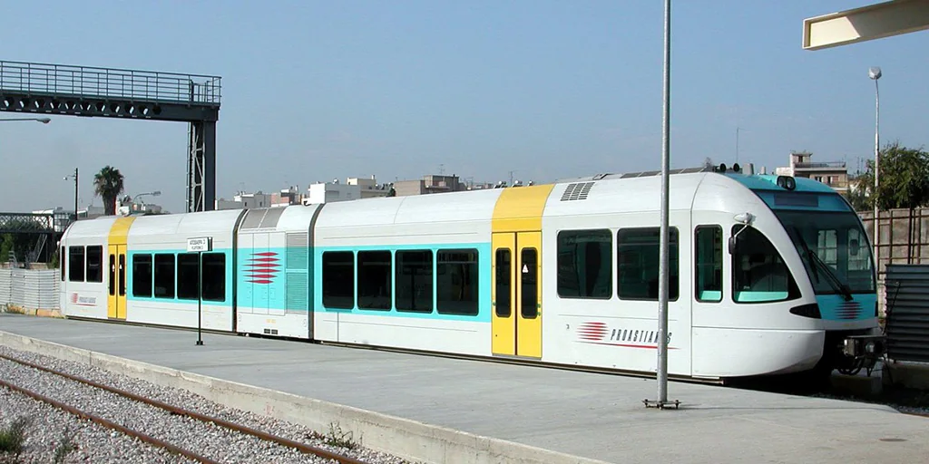 Un jefe de estación hace circular por error un tren de cercanías por la vía del metro en Grecia