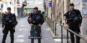 Un joven de 14 años mata a puñaladas a un policía y hiere a otro agente en Bosnia