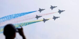 China luce músculo militar en su mayor feria aerospacial con cazas furtivos y drones