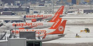 Desalojan la terminal sur del aeropuerto de Gatwick de Londres solo horas después de detonar un paquete sospechoso en la Embajada de EEUU