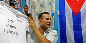 Familiares, ONG y opositores denuncian una «brutal» paliza al preso político cubano Ferrer