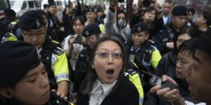 Hong Kong impone hasta 10 años de cárcel a 45 opositores prodemocracia
