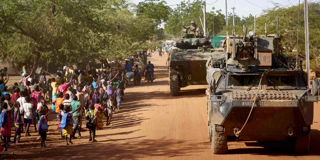 Francia se retira de una primera base militar en el norte de Chad