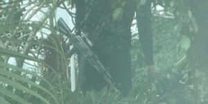 Denuncian la presencia de francotiradores asediando la Embajada argentina en Caracas