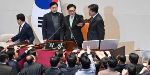 Destituido también el presidente en funciones de Corea del Sur por una moción de censura