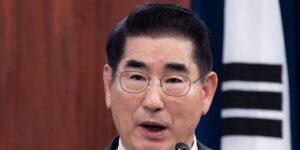 El exministro de Defensa coreano protagoniza un intento de suicidio después de ser detenido