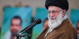 El líder supremo iraní afirma que «lo ocurrido en Siria es fruto de un complot de Israel y EE.UU.»