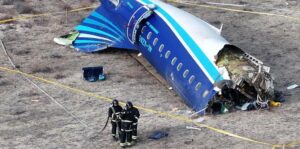 El presidente de Azerbaiyán acusa a Rusia de haber intentado ocultar las causas del accidente aéreo en Kazajistán
