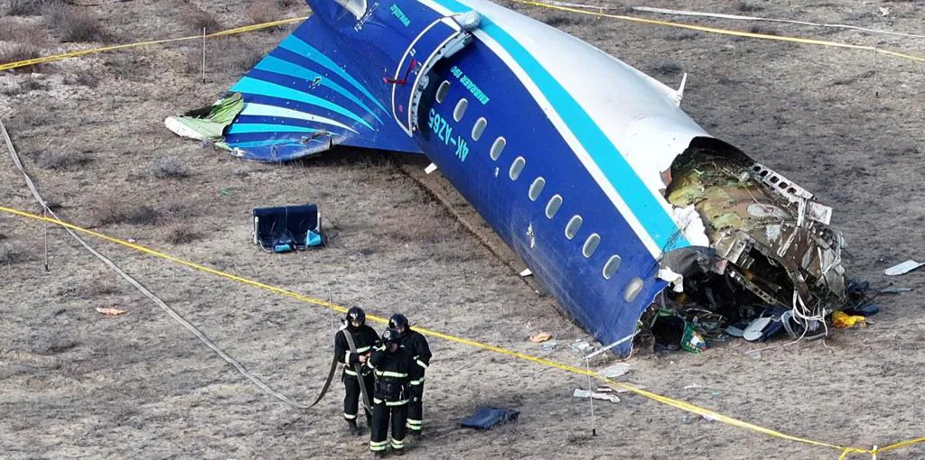 El presidente de Azerbaiyán acusa a Rusia de haber intentado ocultar las causas del accidente aéreo en Kazajistán