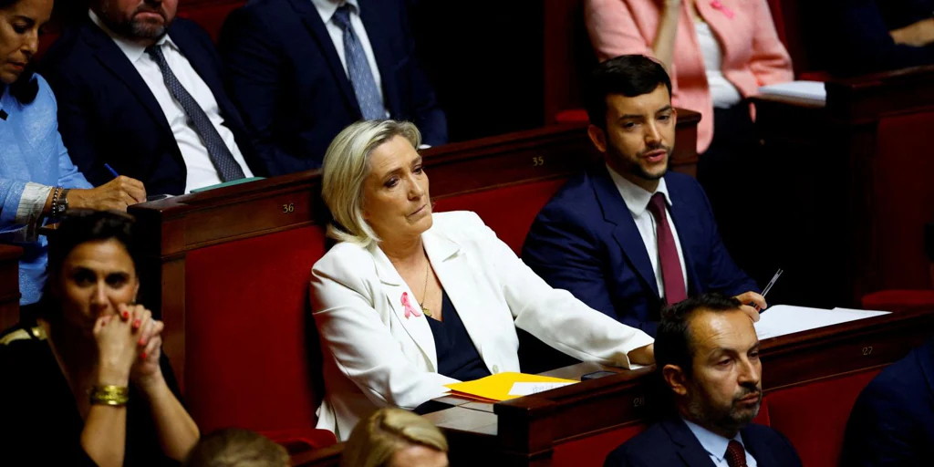 Marine Le Pen y las izquierdas pueden dejar a Francia sin Gobierno ni presupuestos del Estado