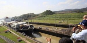 Trump amenaza con la anexión del Canal de Panamá si no logra un trato preferente