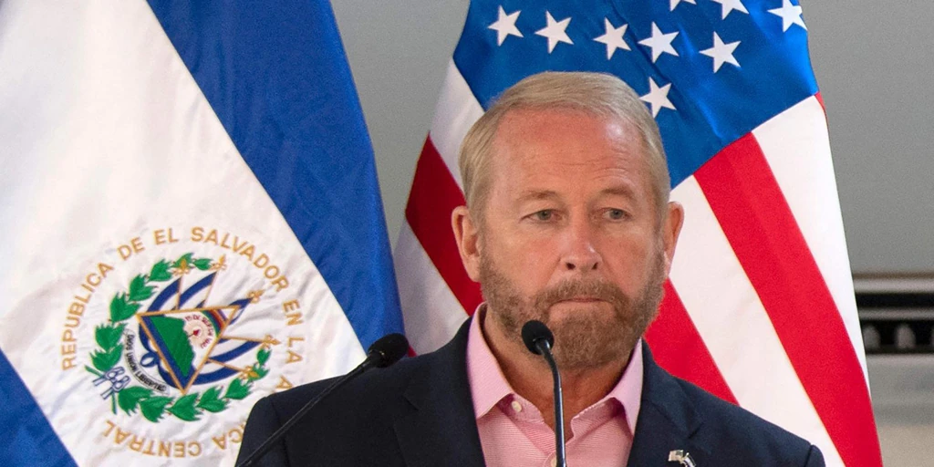 Trump elige a un halcón, que fue asesor de Bukele, como embajador en México