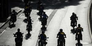 Compras nerviosas y clima prebélico por las marchas del chavismo y la oposición en Caracas