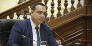 Denuncian a un diputado peruano por presuntamente violar a una mujer en una fiesta de Nochevieja