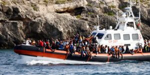 El Gobierno de Meloni evitó que 200.000 inmigrantes cruzaran el Mediterráneo desde su llegada al poder