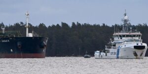Finlandia retiene a siete tripulantes del petrolero fantasma ruso que destruyó el cable Estlink 2