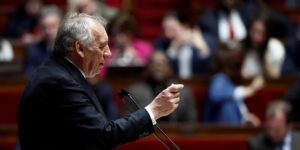 Fracasa la censura contra Bayrou, Le Pen es la única «garantía» de estabilidad en Francia