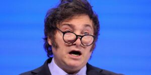 Juristas piden iniciar un juicio político a Milei tras su discurso en Davos
