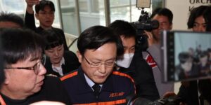 La Policía surcoreana prohíbe al jefe de la aerolínea Jeju abandonar el país tras el accidente que causó 179 muertos