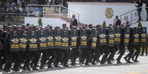Las deserciones en el Ejército bolivariano debilitan a Maduro