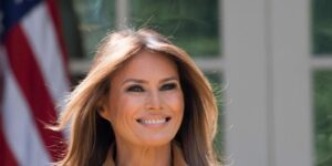 Melania Trump también regresa, y esta vez se muda el primer día