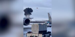 Un avión F-35 se estrella en una base de Alaska provocando una fuerte explosión y el piloto consigue sobrevivir