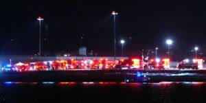 Un avión con 64 pasajeros choca en el aire con un helicóptero en Washington
