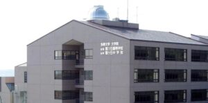 Un estudiante ataca con un martillo a al menos ocho personas en una universidad de Tokio