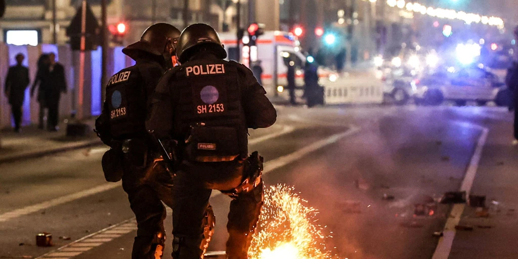 Una mochila con explosivos hiere a dos agentes de policía en Berlín