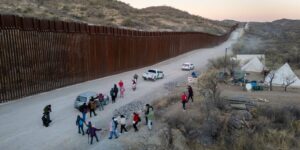 los inmigrantes se quedan a las puertas de EE.UU.
